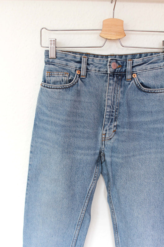 Kimomo mid blue jeans fra Monki - str. 32