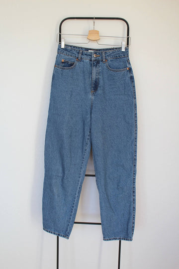 Mom High Ankle Jeans fra H&M - str. 36